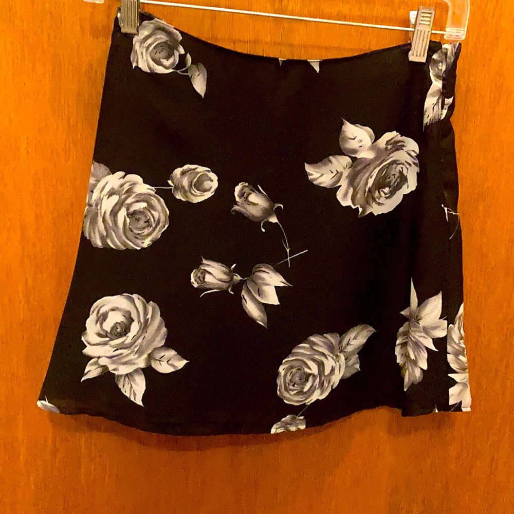 Black Floral Mini Skirt - Sz 7